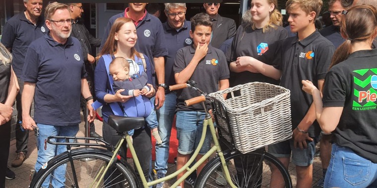  | Westlandse fietsen aan  Oekraïense vluchtelingen uitgereikt | Het nieuws van ISW | Nieuws | Over onze school
